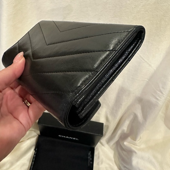 CHANEL CC Lambskin Leather Chevron Flap Wallet - Picture 4 of 7
